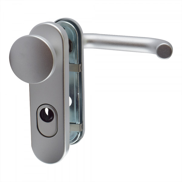 interchangeable fire door fitting with core pulling protection